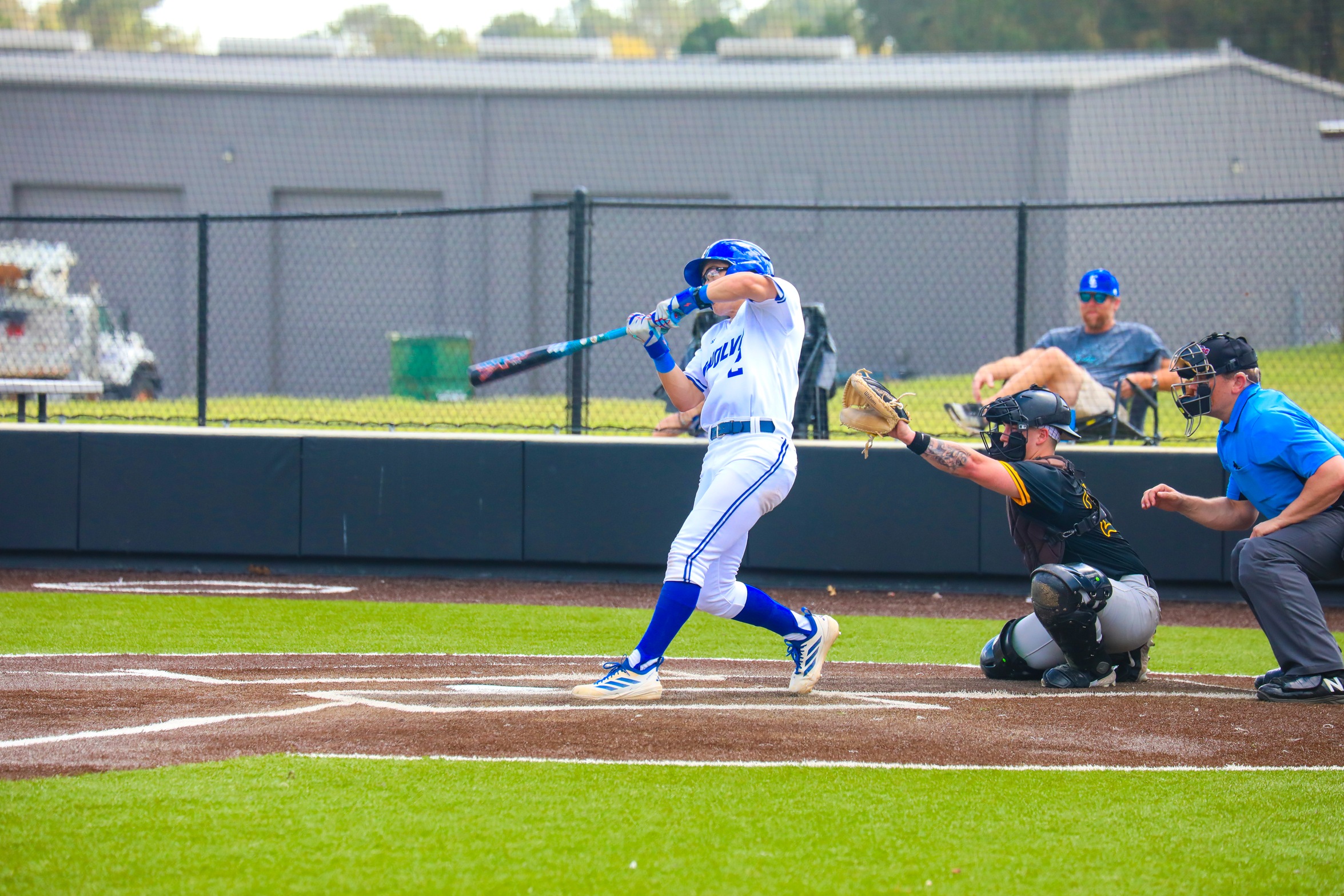 Wolves Sweep Trojans