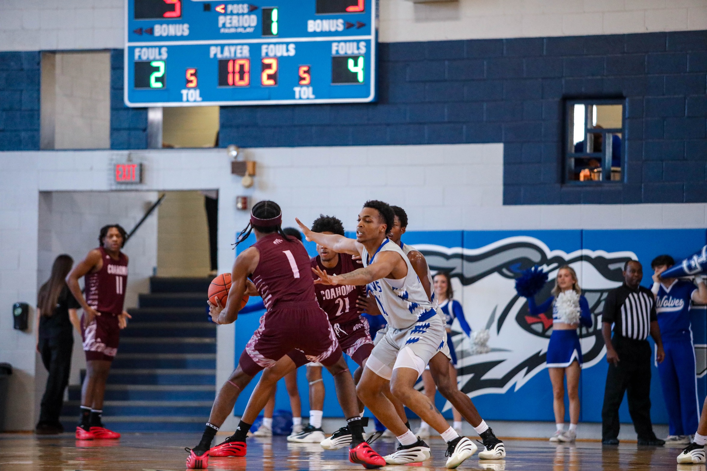 Wolves Cruise Past Tigers