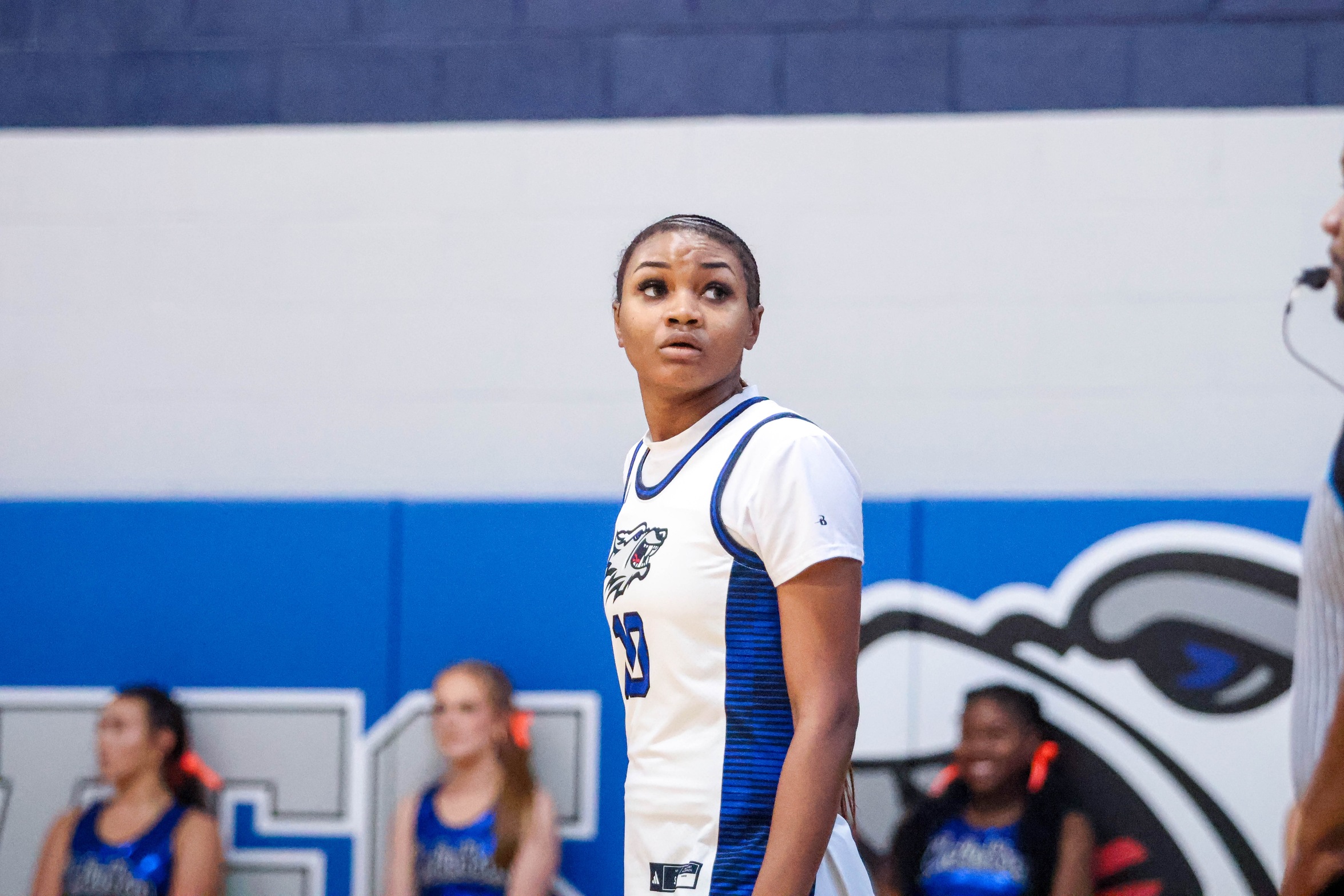 Lady Wolves Outlast Lady Bears